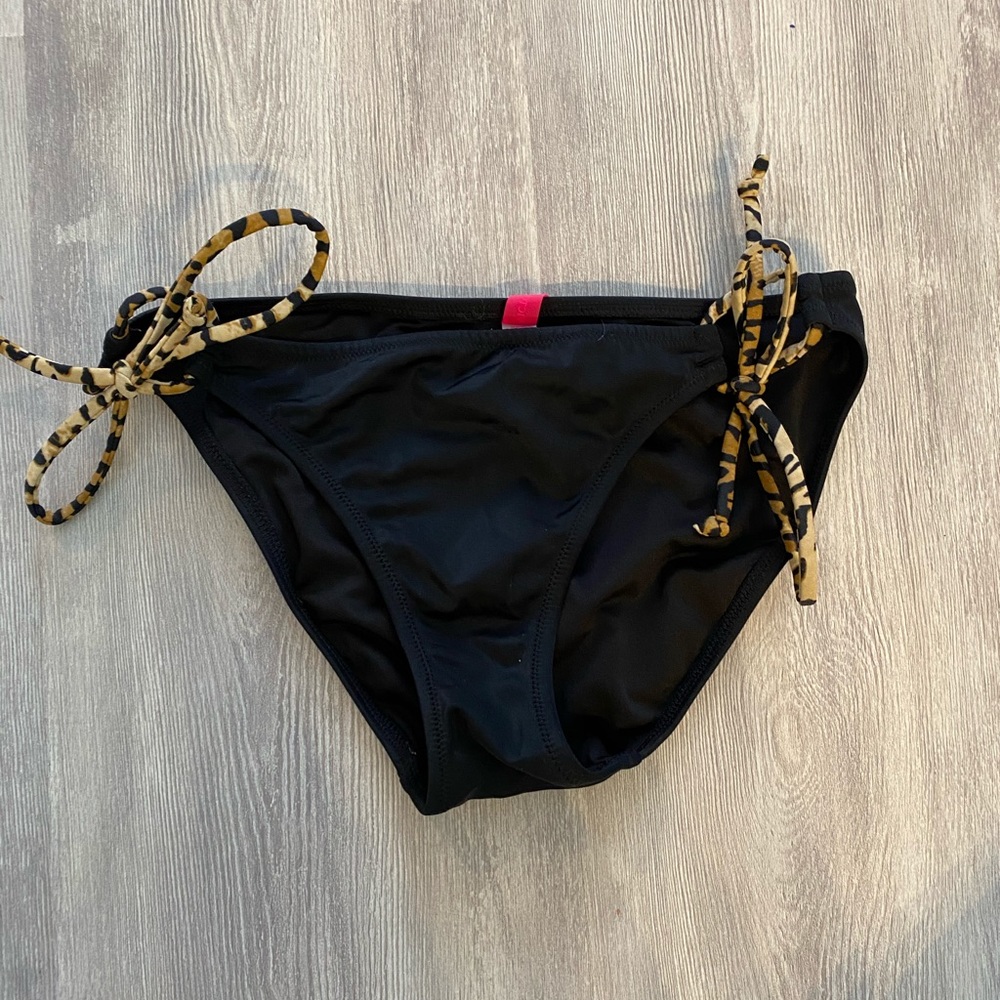 Victoria’s Secret black bikini bottoms extra small